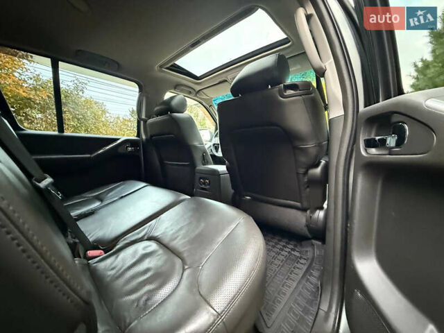Серый Ниссан Патфайндер, объемом двигателя 4 л и пробегом 155 тыс. км за 12700 $, фото 45 на Automoto.ua