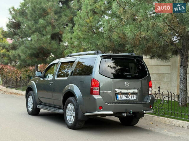Серый Ниссан Патфайндер, объемом двигателя 4 л и пробегом 155 тыс. км за 12700 $, фото 18 на Automoto.ua