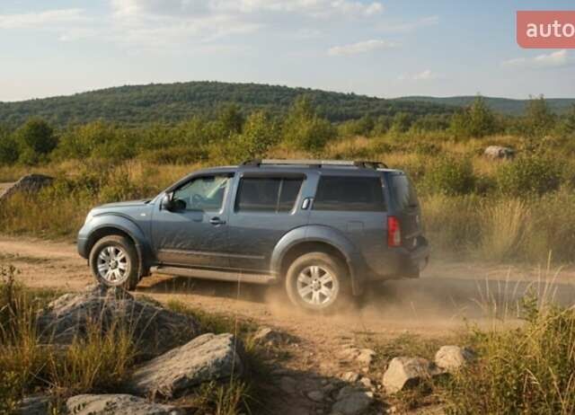 Серый Ниссан Патфайндер, объемом двигателя 2.49 л и пробегом 250 тыс. км за 9200 $, фото 3 на Automoto.ua