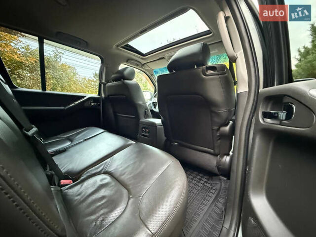 Серый Ниссан Патфайндер, объемом двигателя 4 л и пробегом 155 тыс. км за 12700 $, фото 50 на Automoto.ua