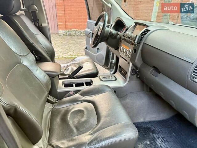 Сірий Ніссан Патфайндер, об'ємом двигуна 4 л та пробігом 245 тис. км за 8250 $, фото 12 на Automoto.ua