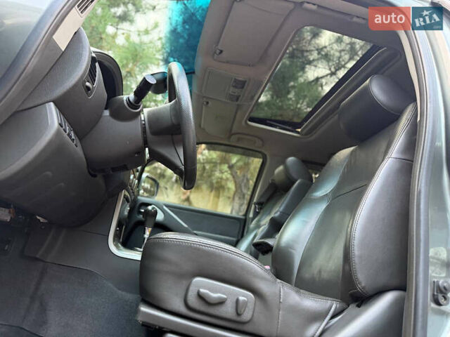 Серый Ниссан Патфайндер, объемом двигателя 4 л и пробегом 155 тыс. км за 12700 $, фото 24 на Automoto.ua