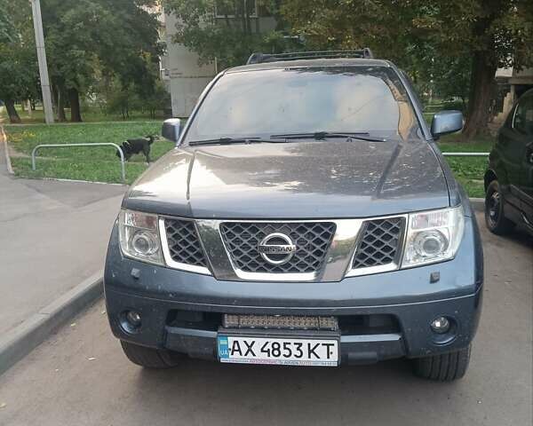 Сірий Ніссан Патфайндер, об'ємом двигуна 2.49 л та пробігом 250 тис. км за 10000 $, фото 11 на Automoto.ua