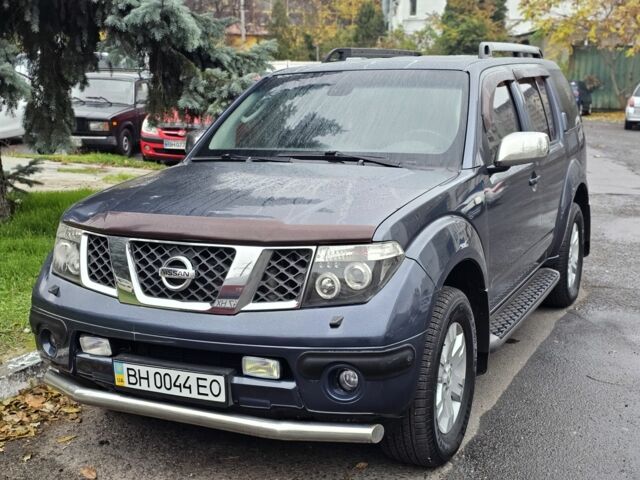 Серый Ниссан Патфайндер, объемом двигателя 2.5 л и пробегом 227 тыс. км за 8999 $, фото 1 на Automoto.ua