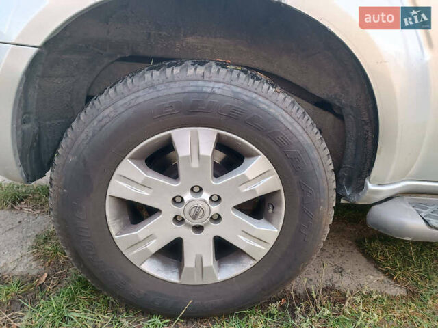 Сірий Ніссан Патфайндер, об'ємом двигуна 2.5 л та пробігом 83 тис. км за 13100 $, фото 15 на Automoto.ua