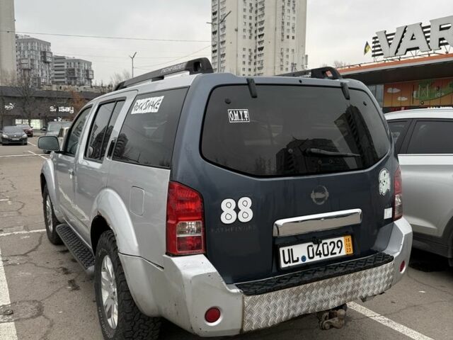 Сірий Ніссан Патфайндер, об'ємом двигуна 2.3 л та пробігом 368 тис. км за 4722 $, фото 2 на Automoto.ua