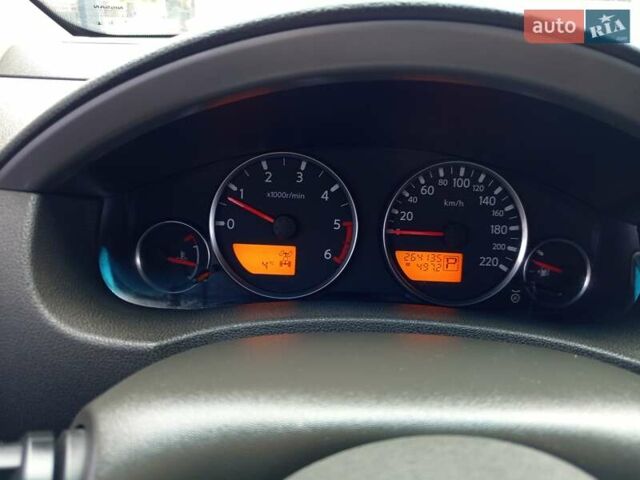 Сірий Ніссан Патфайндер, об'ємом двигуна 2.5 л та пробігом 255 тис. км за 10000 $, фото 9 на Automoto.ua