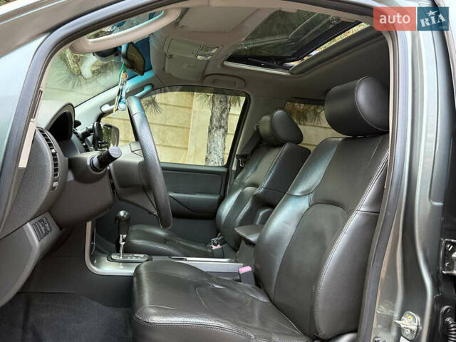 Серый Ниссан Патфайндер, объемом двигателя 4 л и пробегом 155 тыс. км за 12700 $, фото 28 на Automoto.ua