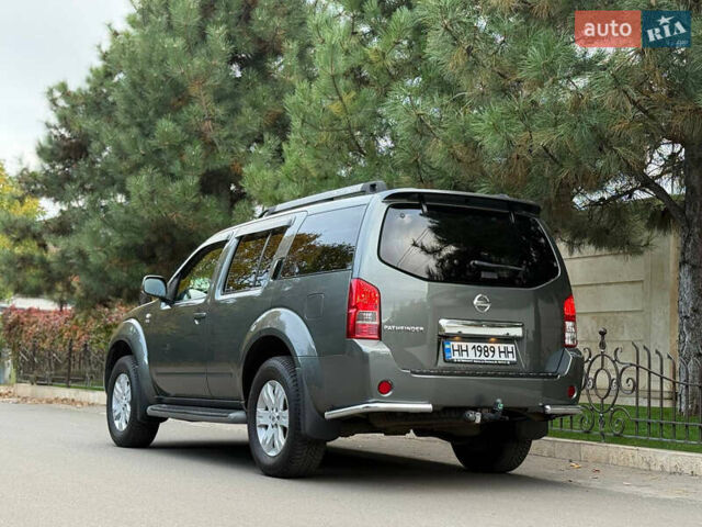 Серый Ниссан Патфайндер, объемом двигателя 4 л и пробегом 155 тыс. км за 12700 $, фото 21 на Automoto.ua