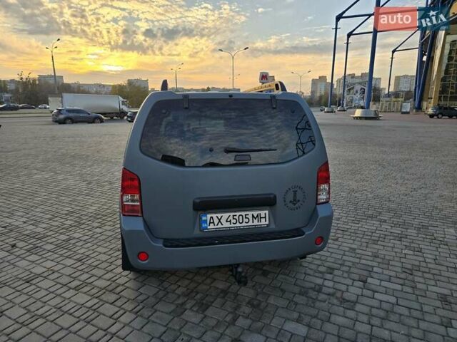 Серый Ниссан Патфайндер, объемом двигателя 2.49 л и пробегом 367 тыс. км за 12000 $, фото 17 на Automoto.ua