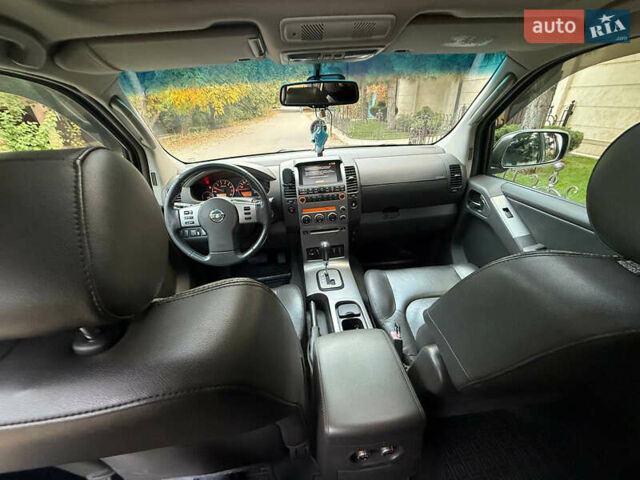 Серый Ниссан Патфайндер, объемом двигателя 4 л и пробегом 155 тыс. км за 12700 $, фото 36 на Automoto.ua