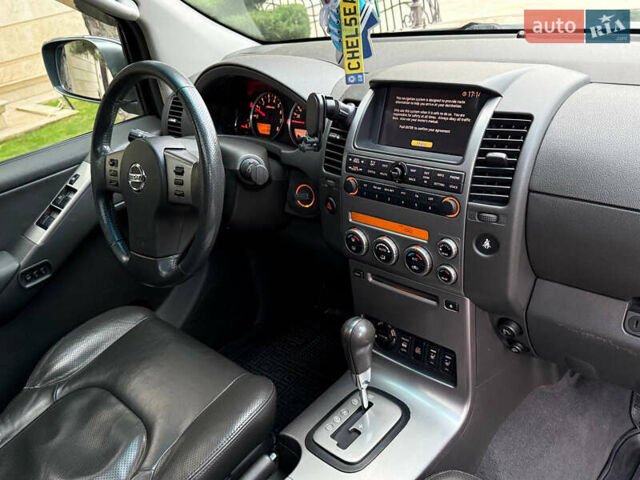 Серый Ниссан Патфайндер, объемом двигателя 4 л и пробегом 155 тыс. км за 12700 $, фото 37 на Automoto.ua