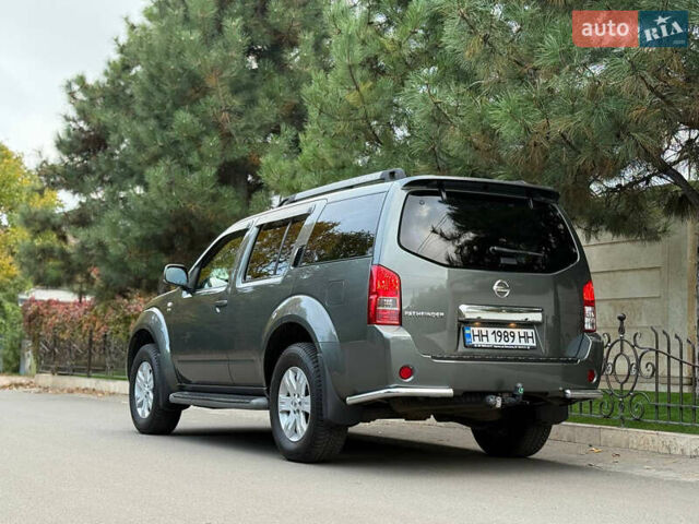Серый Ниссан Патфайндер, объемом двигателя 4 л и пробегом 155 тыс. км за 12700 $, фото 19 на Automoto.ua