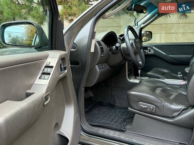Серый Ниссан Патфайндер, объемом двигателя 4 л и пробегом 155 тыс. км за 12700 $, фото 27 на Automoto.ua