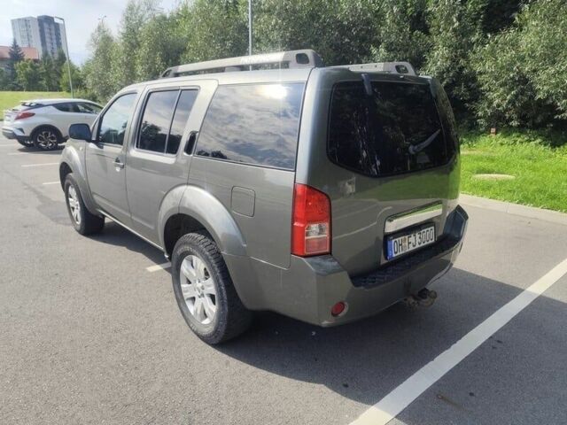 Серый Ниссан Патфайндер, объемом двигателя 2.5 л и пробегом 255 тыс. км за 3493 $, фото 6 на Automoto.ua