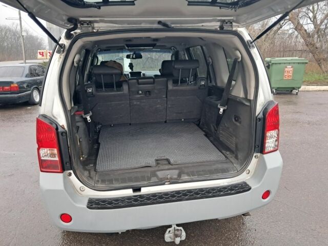 Серый Ниссан Патфайндер, объемом двигателя 4 л и пробегом 278 тыс. км за 5500 $, фото 9 на Automoto.ua