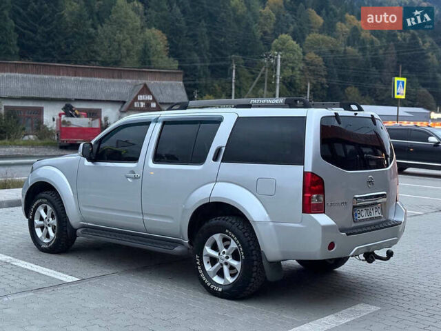 Сірий Ніссан Патфайндер, об'ємом двигуна 2.5 л та пробігом 244 тис. км за 10500 $, фото 5 на Automoto.ua