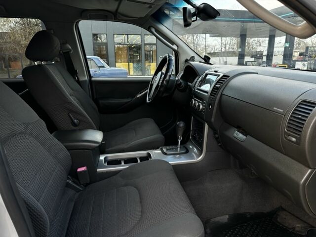 Серый Ниссан Патфайндер, объемом двигателя 2.5 л и пробегом 200 тыс. км за 5700 $, фото 16 на Automoto.ua