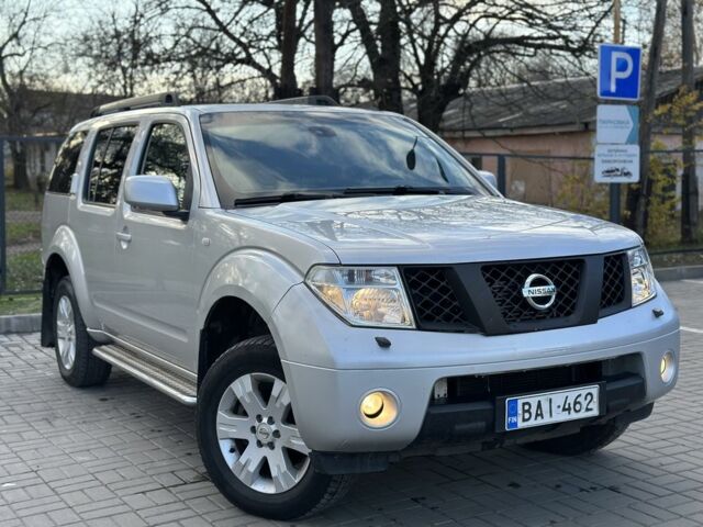 Серый Ниссан Патфайндер, объемом двигателя 2.5 л и пробегом 200 тыс. км за 5700 $, фото 3 на Automoto.ua