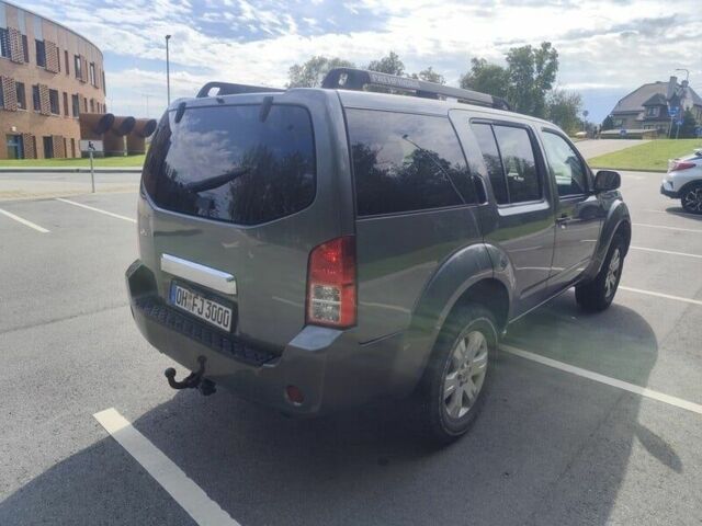 Серый Ниссан Патфайндер, объемом двигателя 2.5 л и пробегом 255 тыс. км за 3493 $, фото 7 на Automoto.ua