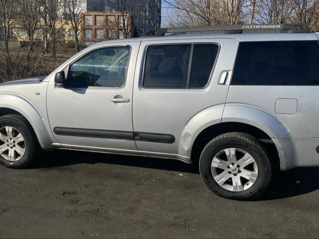 Ниссан Патфайндер 2007 в Сумах на Automoto.ua Серый Ниссан Патфайндер, объемом двигателя 2.5 л и пробегом 301 тыс. км за 3500 $, фото 3 на Automoto.ua