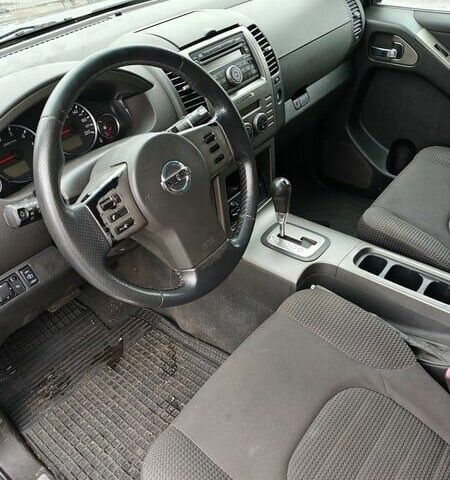 Серый Ниссан Патфайндер, объемом двигателя 2.5 л и пробегом 250 тыс. км за 3750 $, фото 7 на Automoto.ua