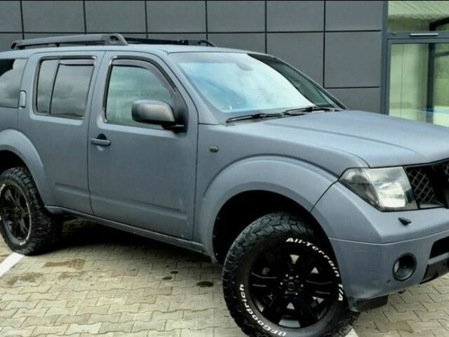 Сірий Ніссан Патфайндер, об'ємом двигуна 2.5 л та пробігом 225 тис. км за 4200 $, фото 4 на Automoto.ua