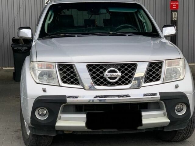 Сірий Ніссан Патфайндер, об'ємом двигуна 4 л та пробігом 220 тис. км за 10500 $, фото 3 на Automoto.ua