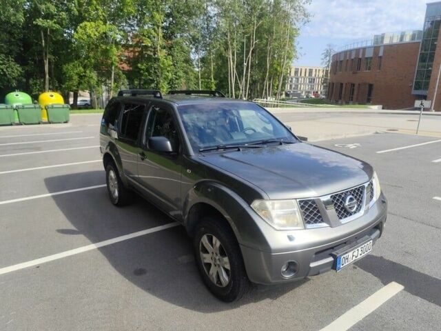 Серый Ниссан Патфайндер, объемом двигателя 2.5 л и пробегом 255 тыс. км за 3493 $, фото 1 на Automoto.ua
