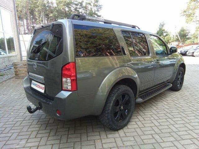 Ниссан Патфайндер 2007 в Кривом Роге на Automoto.ua Серый Ниссан Патфайндер, объемом двигателя 2.5 л и пробегом 379 тыс. км за 4080 $, фото 2 на Automoto.ua
