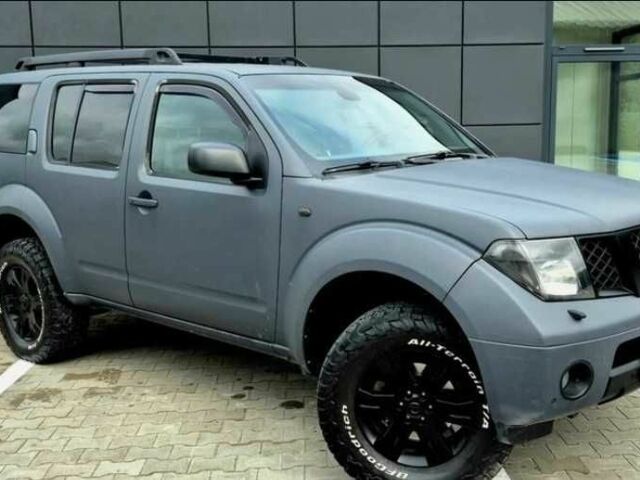 Сірий Ніссан Патфайндер, об'ємом двигуна 2.5 л та пробігом 225 тис. км за 3500 $, фото 3 на Automoto.ua