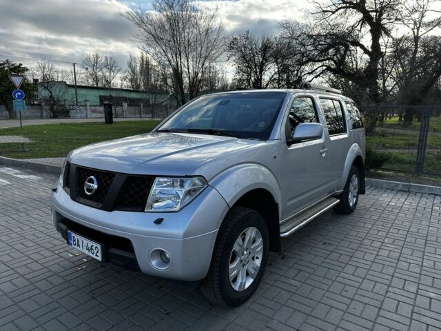 Серый Ниссан Патфайндер, объемом двигателя 2.5 л и пробегом 200 тыс. км за 5700 $, фото 13 на Automoto.ua