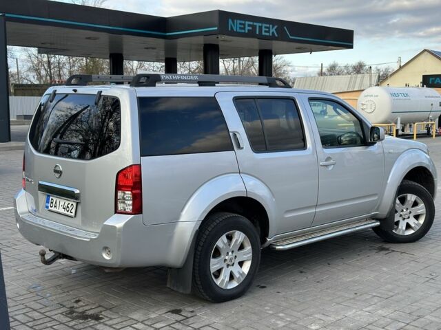 Серый Ниссан Патфайндер, объемом двигателя 2.5 л и пробегом 200 тыс. км за 5700 $, фото 4 на Automoto.ua