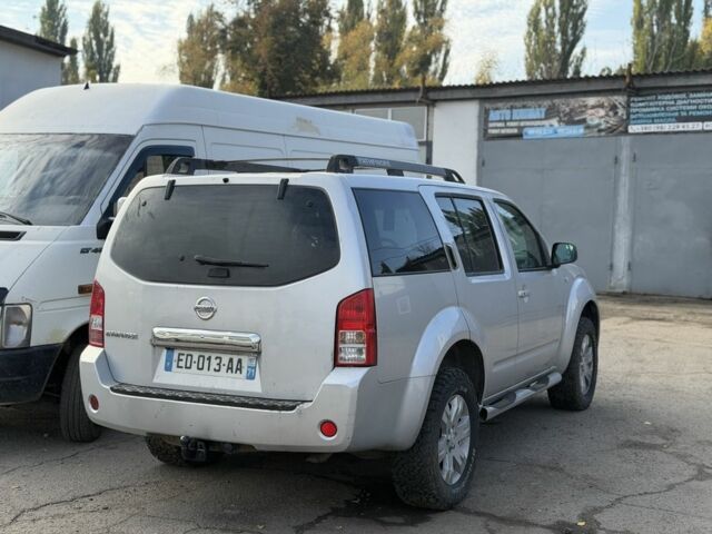 Ниссан Патфайндер 2007 в Ровно на Automoto.ua Серый Ниссан Патфайндер, объемом двигателя 2.5 л и пробегом 200 тыс. км за 2000 $, фото 3 на Automoto.ua