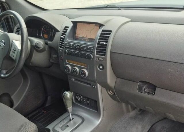 Сірий Ніссан Патфайндер, об'ємом двигуна 2.5 л та пробігом 225 тис. км за 4200 $, фото 5 на Automoto.ua