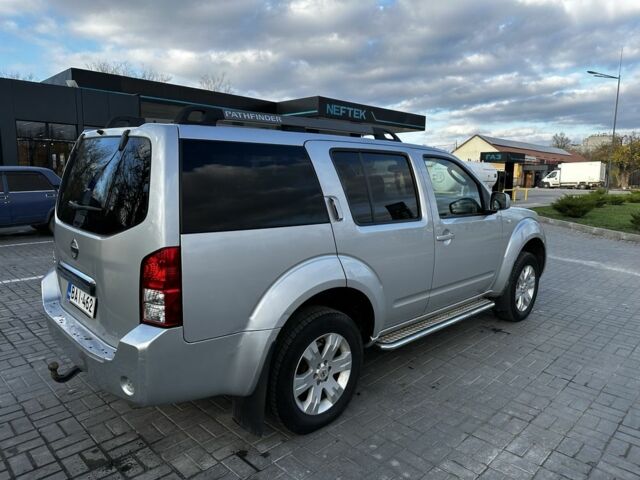 Серый Ниссан Патфайндер, объемом двигателя 2.5 л и пробегом 200 тыс. км за 5700 $, фото 11 на Automoto.ua