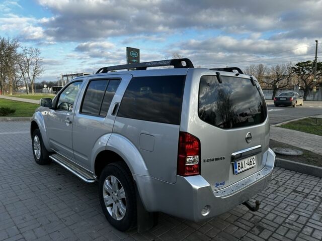Серый Ниссан Патфайндер, объемом двигателя 2.5 л и пробегом 200 тыс. км за 5700 $, фото 10 на Automoto.ua