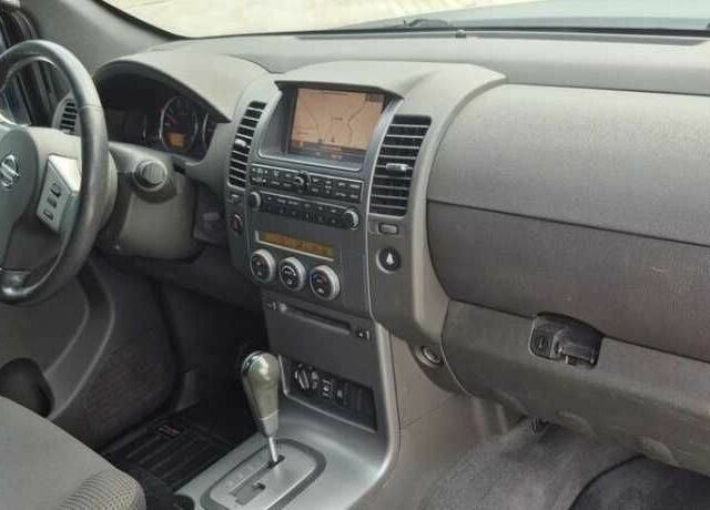 Сірий Ніссан Патфайндер, об'ємом двигуна 2.5 л та пробігом 225 тис. км за 3500 $, фото 6 на Automoto.ua