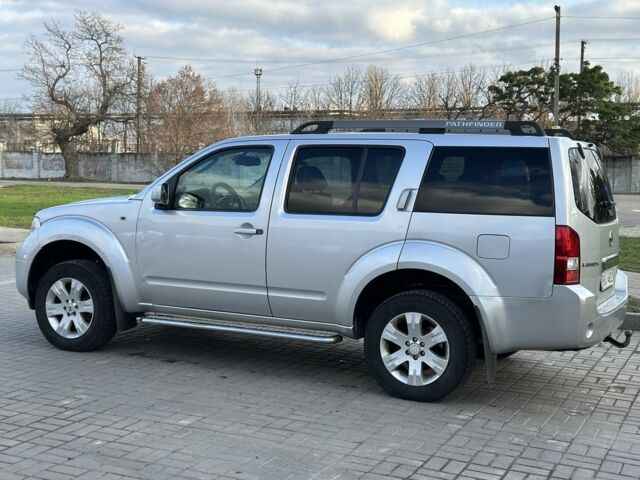 Серый Ниссан Патфайндер, объемом двигателя 2.5 л и пробегом 200 тыс. км за 5700 $, фото 6 на Automoto.ua