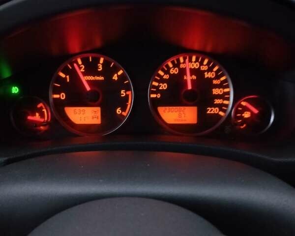 Серый Ниссан Патфайндер, объемом двигателя 2.49 л и пробегом 230 тыс. км за 6395 $, фото 5 на Automoto.ua