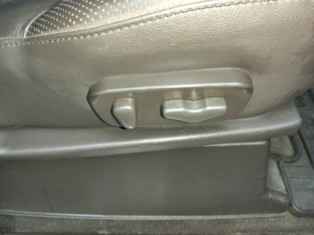 Сірий Ніссан Патфайндер, об'ємом двигуна 2.5 л та пробігом 233 тис. км за 5300 $, фото 8 на Automoto.ua