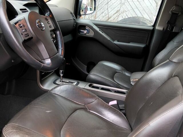 Серый Ниссан Патфайндер, объемом двигателя 2.5 л и пробегом 333 тыс. км за 5300 $, фото 12 на Automoto.ua