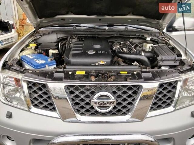 Серый Ниссан Патфайндер, объемом двигателя 2.5 л и пробегом 233 тыс. км за 5300 $, фото 18 на Automoto.ua