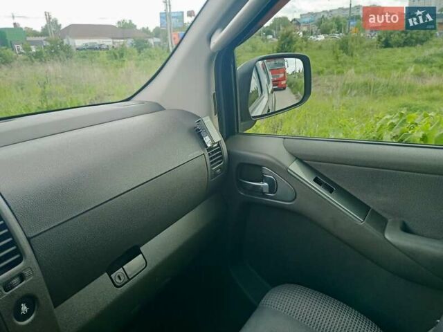 Серый Ниссан Патфайндер, объемом двигателя 2.49 л и пробегом 255 тыс. км за 11000 $, фото 9 на Automoto.ua