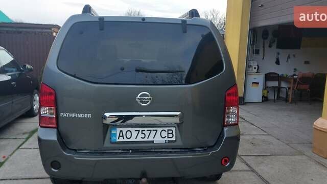 Ниссан Патфайндер 2008 в Тячеве на Automoto.ua Серый Ниссан Патфайндер, объемом двигателя 2.5 л и пробегом 280 тыс. км за 7800 $, фото 9 на Automoto.ua