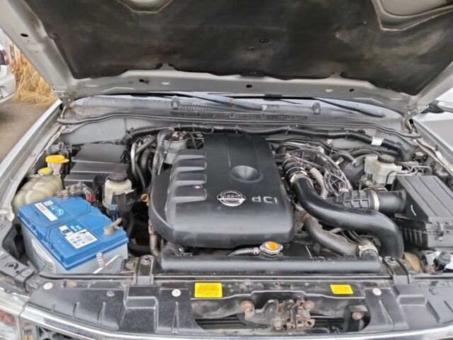 Сірий Ніссан Патфайндер, об'ємом двигуна 2.5 л та пробігом 233 тис. км за 5300 $, фото 4 на Automoto.ua