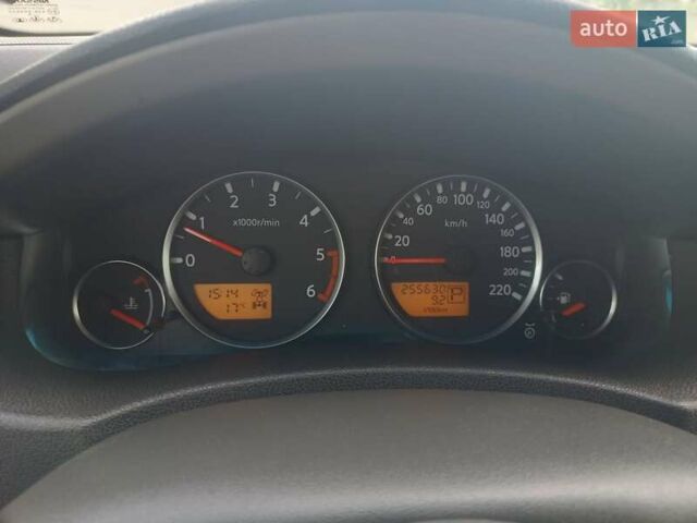 Серый Ниссан Патфайндер, объемом двигателя 2.49 л и пробегом 255 тыс. км за 11000 $, фото 6 на Automoto.ua