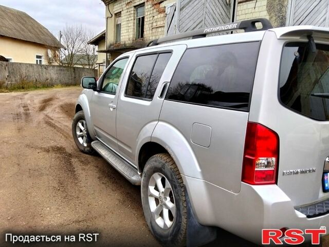 Серый Ниссан Патфайндер, объемом двигателя 2.5 л и пробегом 333 тыс. км за 5300 $, фото 10 на Automoto.ua