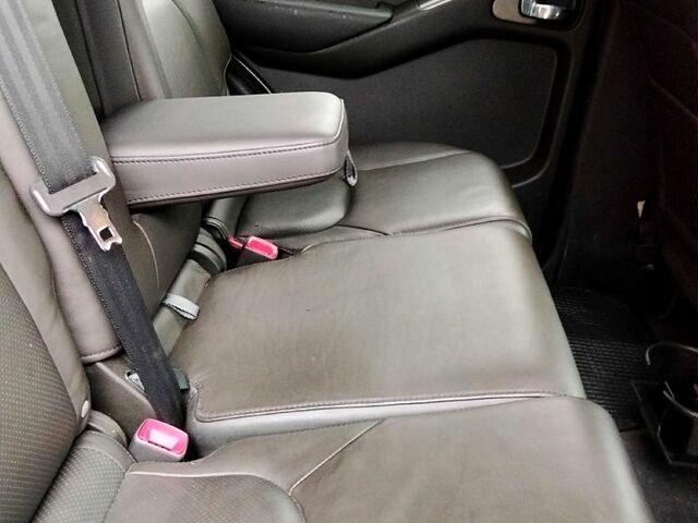 Серый Ниссан Патфайндер, объемом двигателя 2.5 л и пробегом 333 тыс. км за 5300 $, фото 7 на Automoto.ua