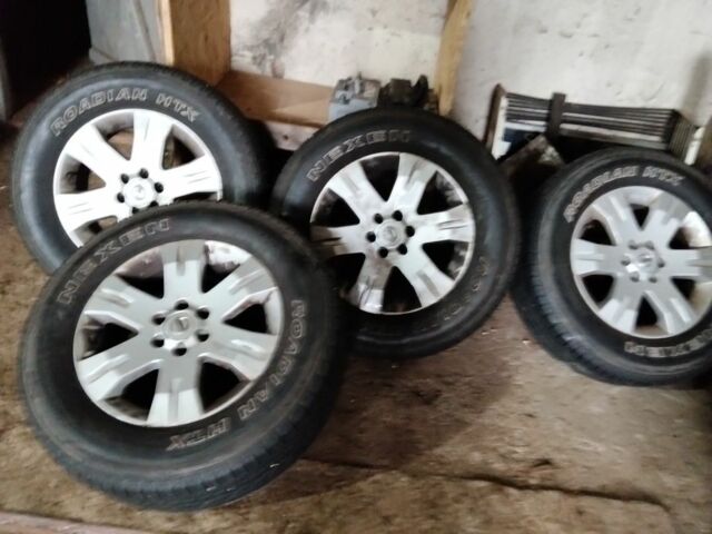 Сірий Ніссан Патфайндер, об'ємом двигуна 2.5 л та пробігом 233 тис. км за 5300 $, фото 2 на Automoto.ua